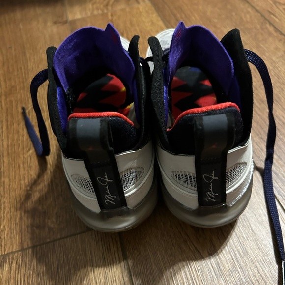 Air Jordan XXXVII (gs) size 5.5 basketball shoes (with box) - Picture 3 of 10